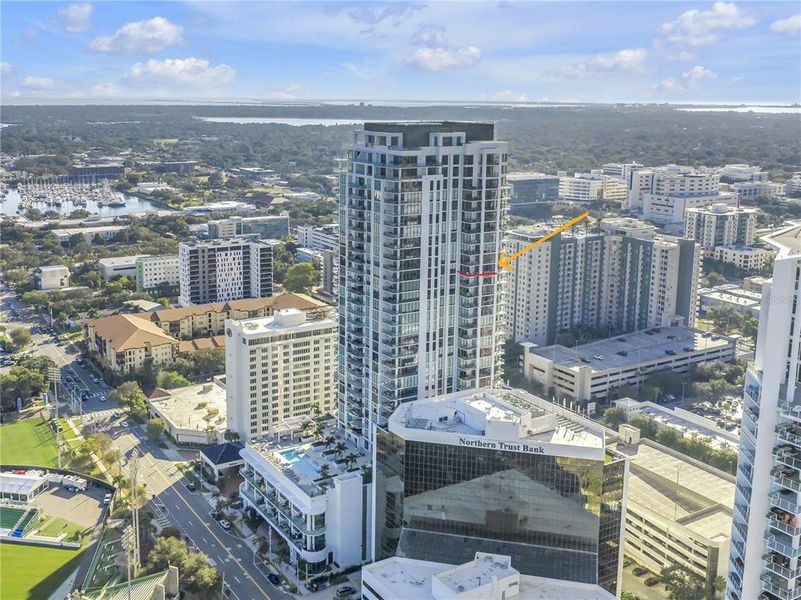 Condo located in St. Petersburg, FL showcasing its design and architecture (Image 27).