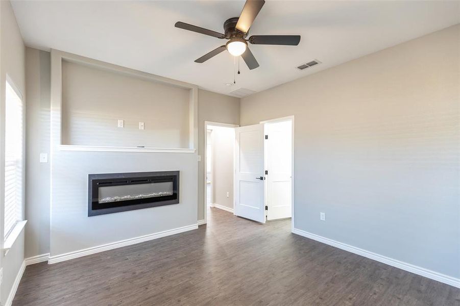 Spacious, unfurnished interior of a new home in , Abilene (Image 16).