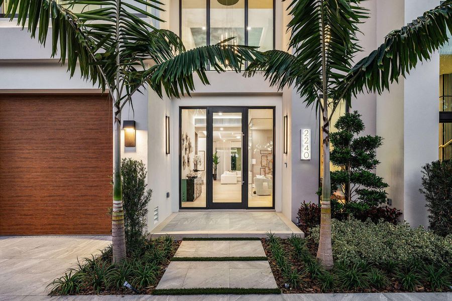 Exterior details and patio area of a home in , Boca Raton (Image 30).