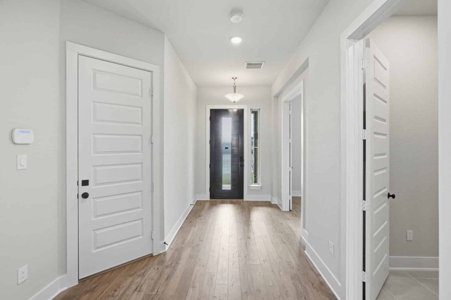 Spacious, unfurnished interior of a new home in Alsatian Oaks, Castroville (Image 31).