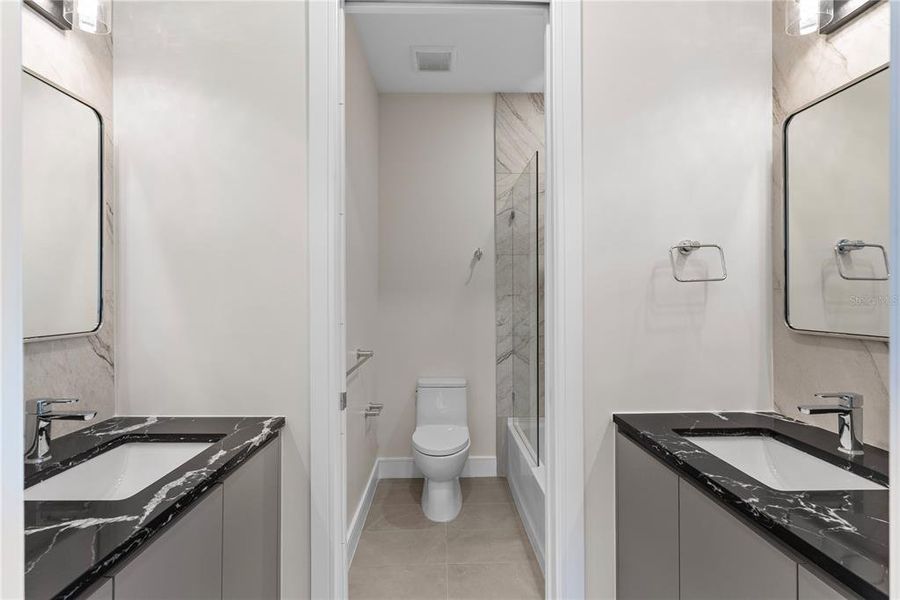 Furnished interior view inside a new home in , Oldsmar (Image 16).