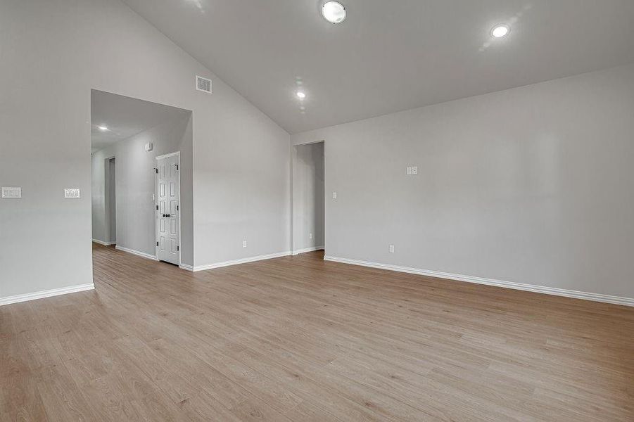 Spacious, unfurnished interior of a new home in , Fort Worth (Image 10).