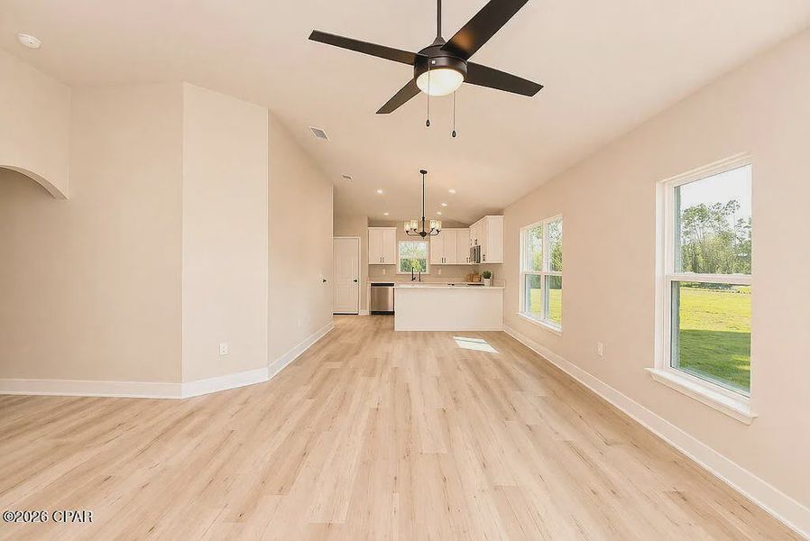 Spacious, unfurnished interior of a new home in College Station, Panama City (Image 12).