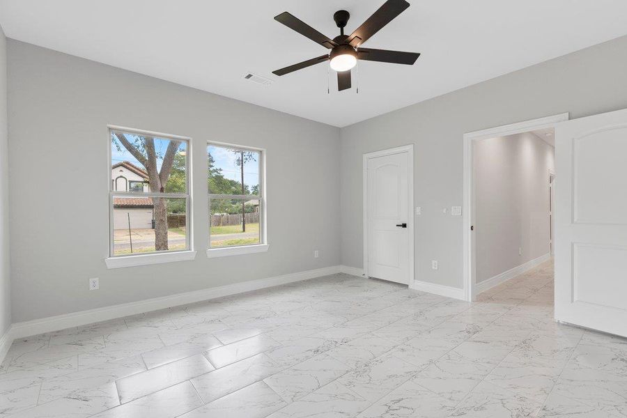 Spacious, unfurnished interior of a new home in , Bastrop (Image 21).