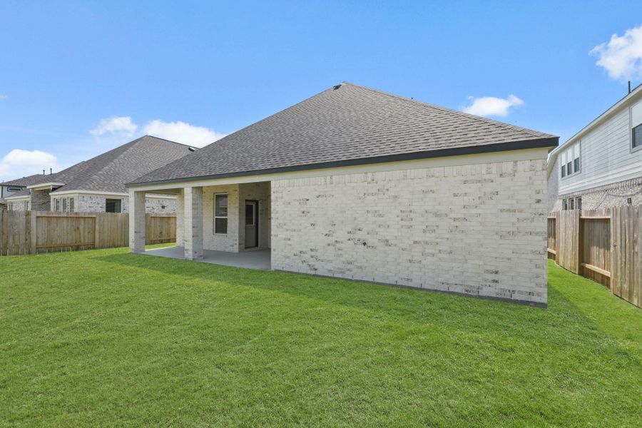 Front exterior of a new home in Briarwood Crossing, Rosenberg, TX, highlighting curb appeal (Image 14).