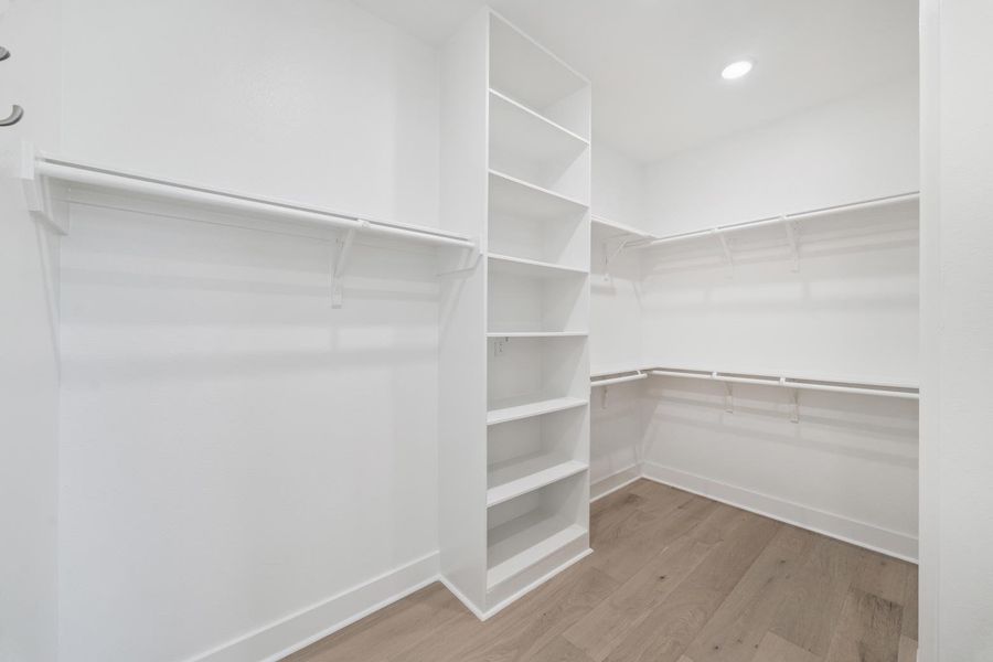 Spacious, unfurnished interior of a new home in , Houston (Image 18).