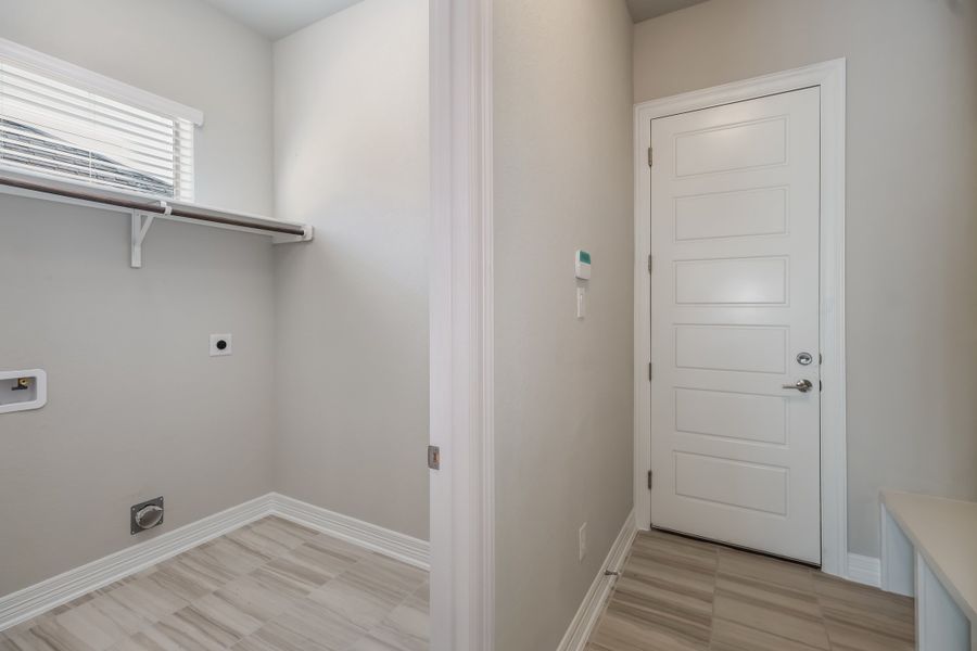 Representative unfurnished interior of a home built from the The Scottsdale IV by Whitestone Custom Homes in Johnson Ranch, Bulverde (Image 21).