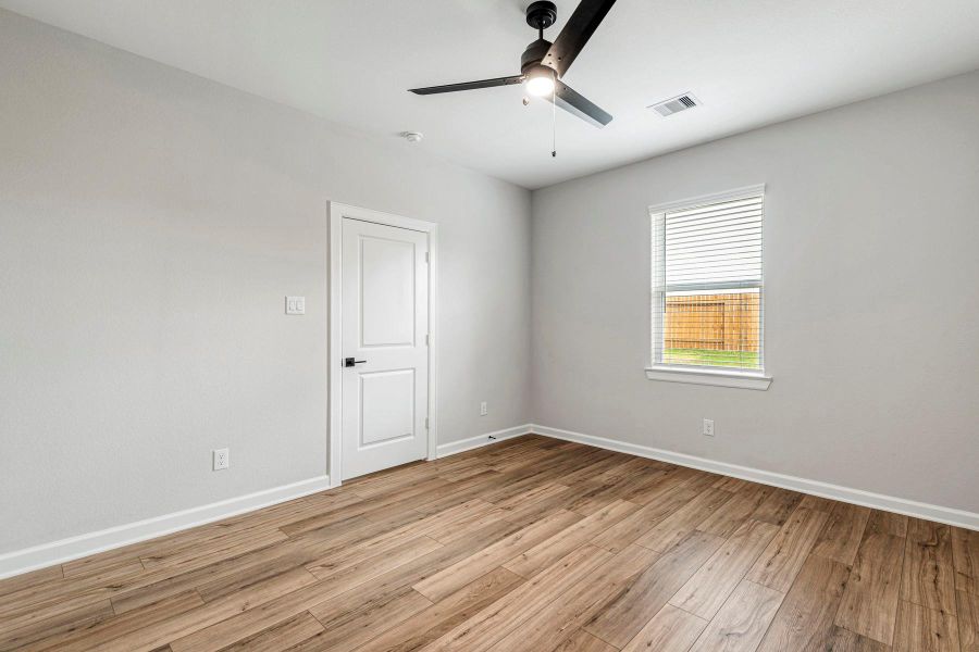 Spacious, unfurnished interior of a new home in Sweetwater Ridge, Conroe (Image 12). Spacious, unfurnished interior of a new home in Sweetwater Ridge, Conroe (Image 12).
