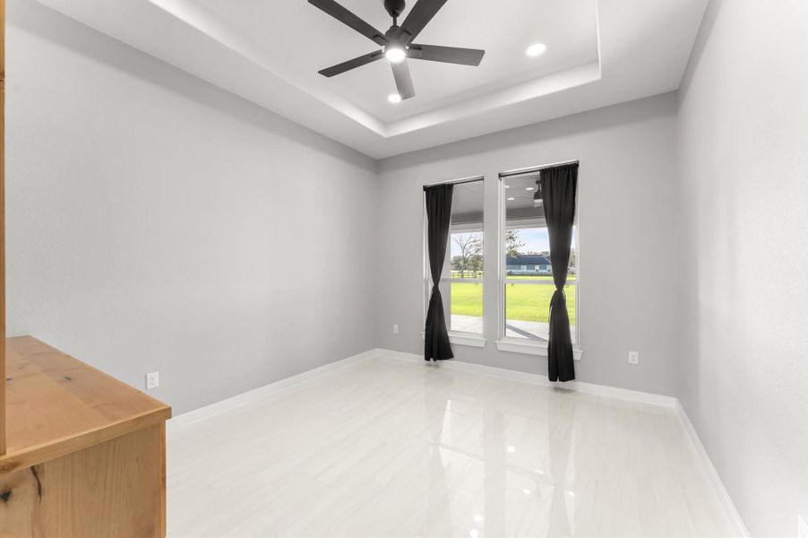 Spacious, unfurnished interior of a new home in , Rosharon (Image 35).