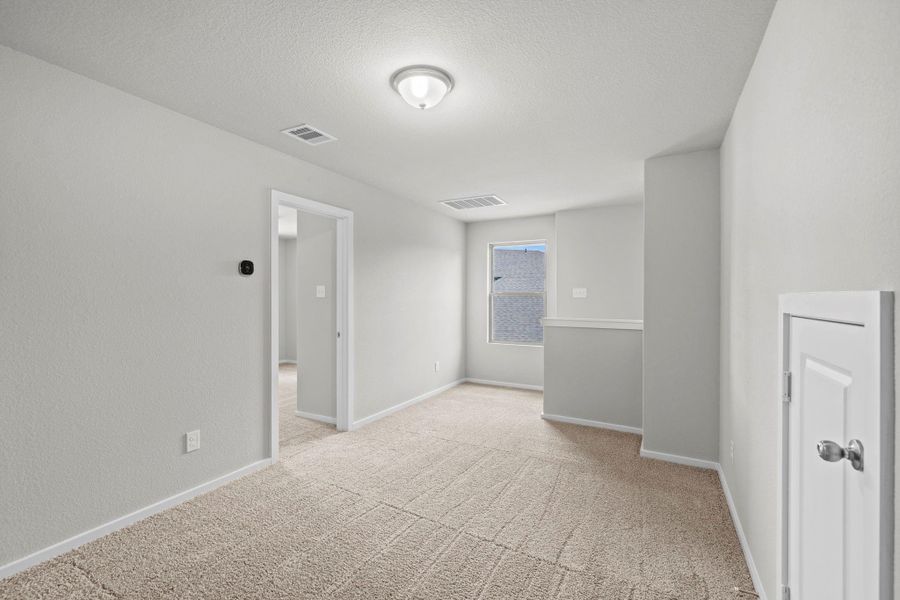 Spacious, unfurnished interior of a new home in Laurel Landing, Alvin (Image 28). Spacious, unfurnished interior of a new home in Laurel Landing, Alvin (Image 28).