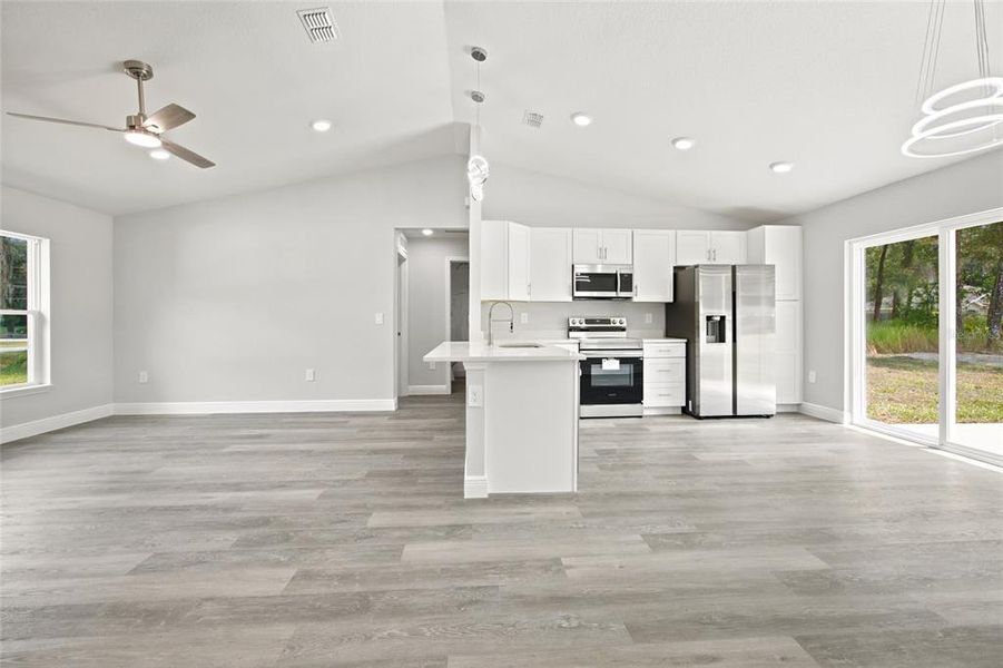 Spacious, unfurnished interior of a new home in , Ocala (Image 30).