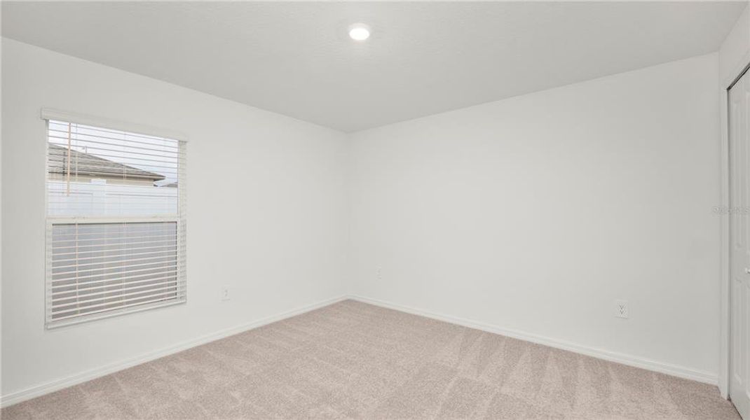 Spacious, unfurnished interior of a new home in Cypress Point at Lake Parker: The Estates, Lakeland (Image 35).