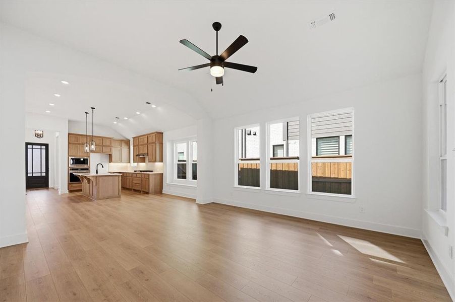 Spacious, unfurnished interior of a new home in Mantua Point, Van Alstyne (Image 14).