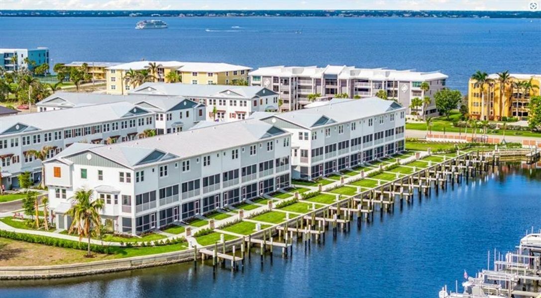 Condo located in Punta Gorda, FL showcasing its design and architecture (Image 5).