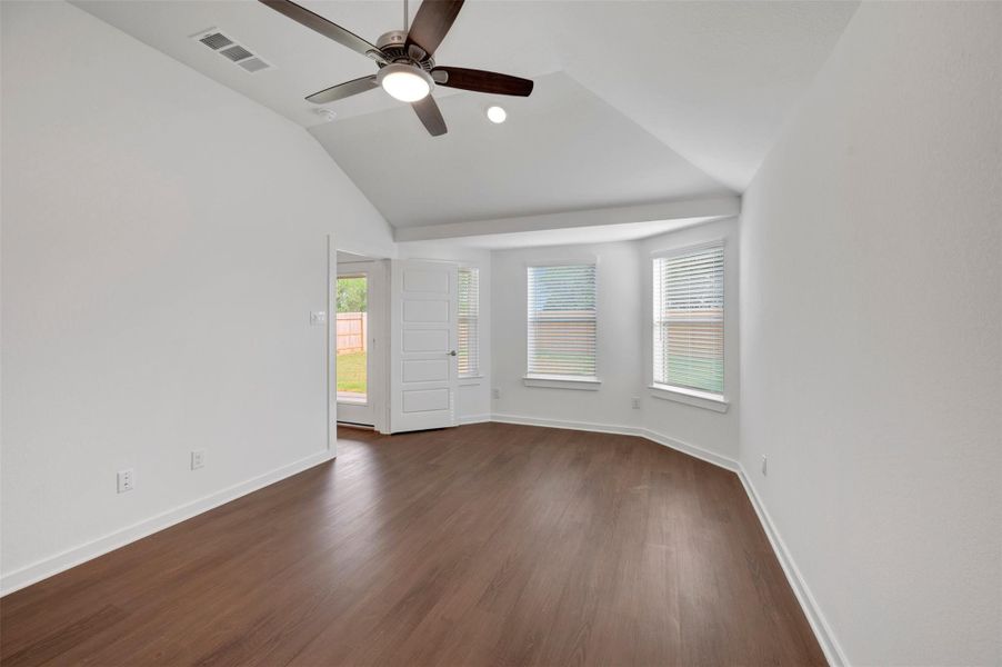 Spacious, unfurnished interior of a new home in Summerview, Fulshear (Image 25). Spacious, unfurnished interior of a new home in Summerview, Fulshear (Image 25).