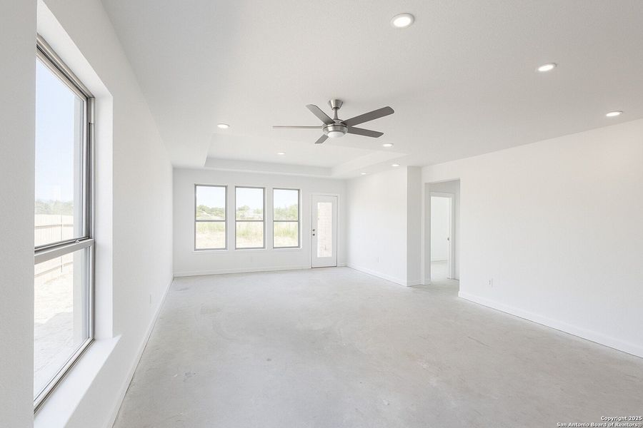 Spacious, unfurnished interior of a new home in , San Marcos (Image 10).