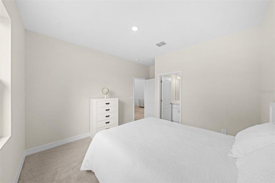 Spacious, unfurnished interior of a new home in , Palm Bay (Image 19).