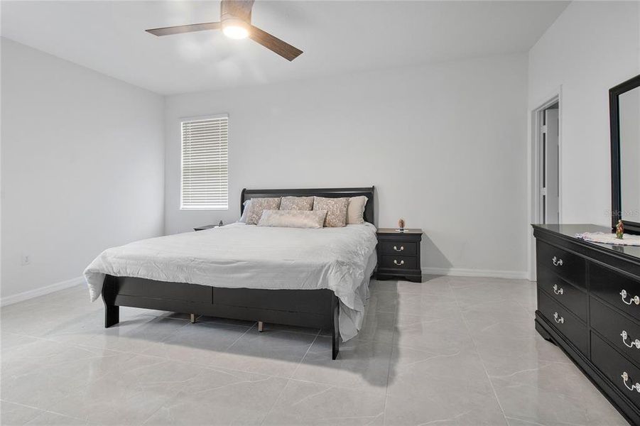 Furnished interior view inside a new home in , Davenport (Image 10).