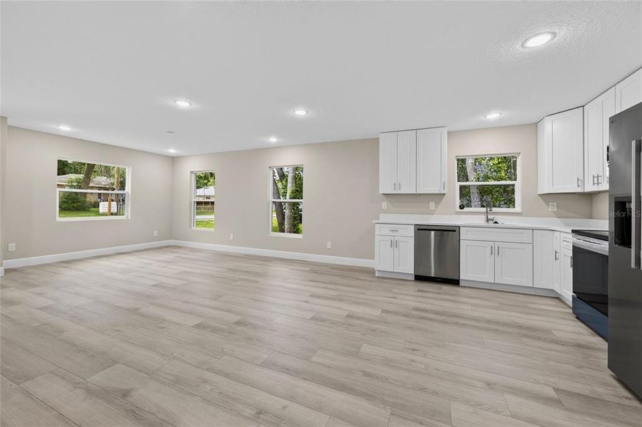 Spacious, unfurnished interior of a new home in , Orange City (Image 20).
