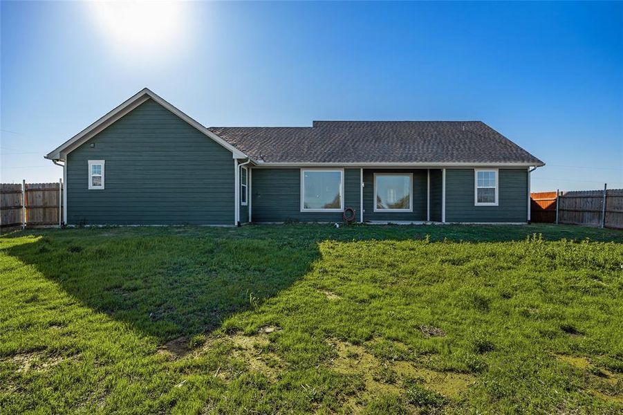 Exterior details and patio area of a home in , Venus (Image 25).