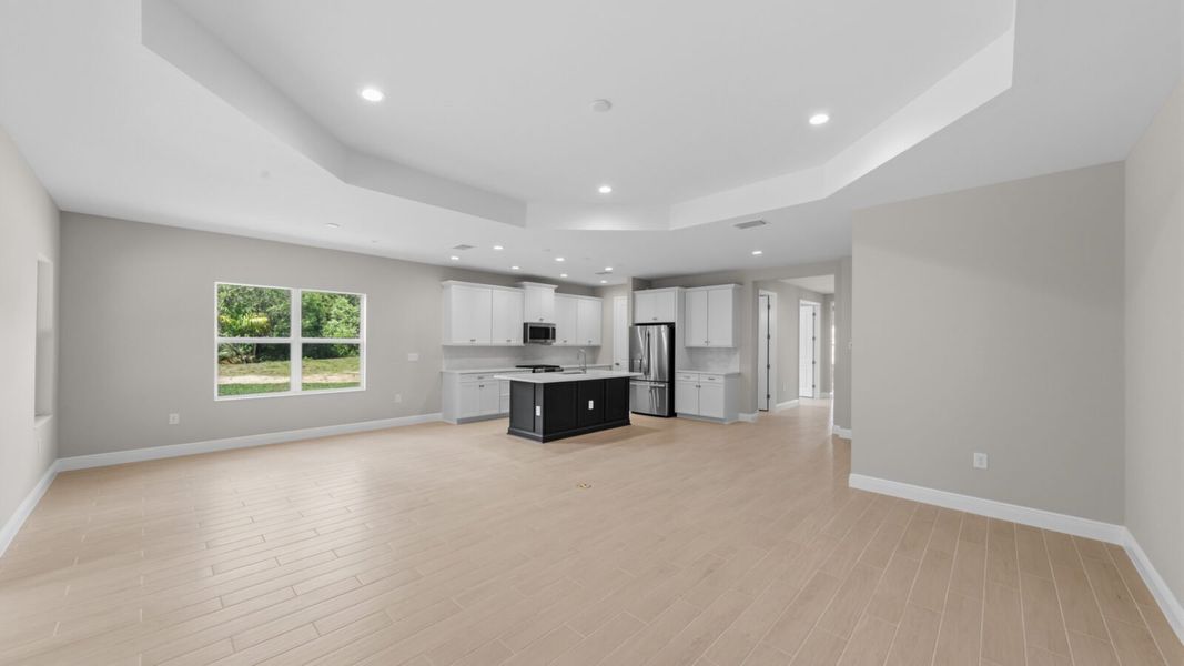 Spacious, unfurnished interior of a new home in Verandah, Fort Myers (Image 15).