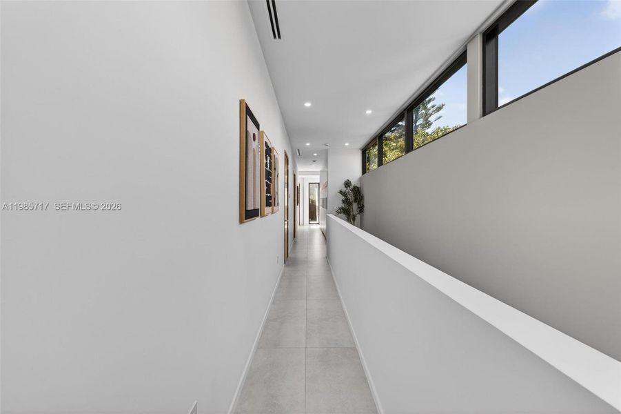 Spacious, unfurnished interior of a new home in , Miami (Image 25).