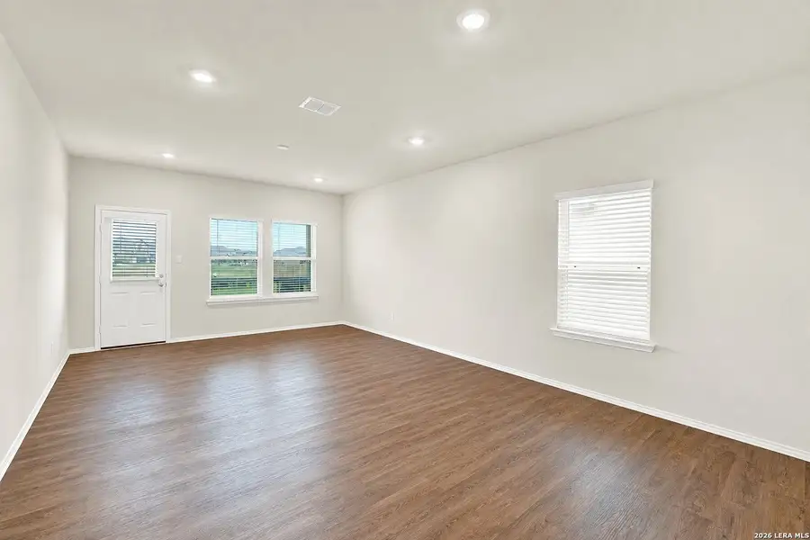 Spacious, unfurnished interior of a new home in The Links at River Bend, Floresville (Image 23). Spacious, unfurnished interior of a new home in The Links at River Bend, Floresville (Image 23).