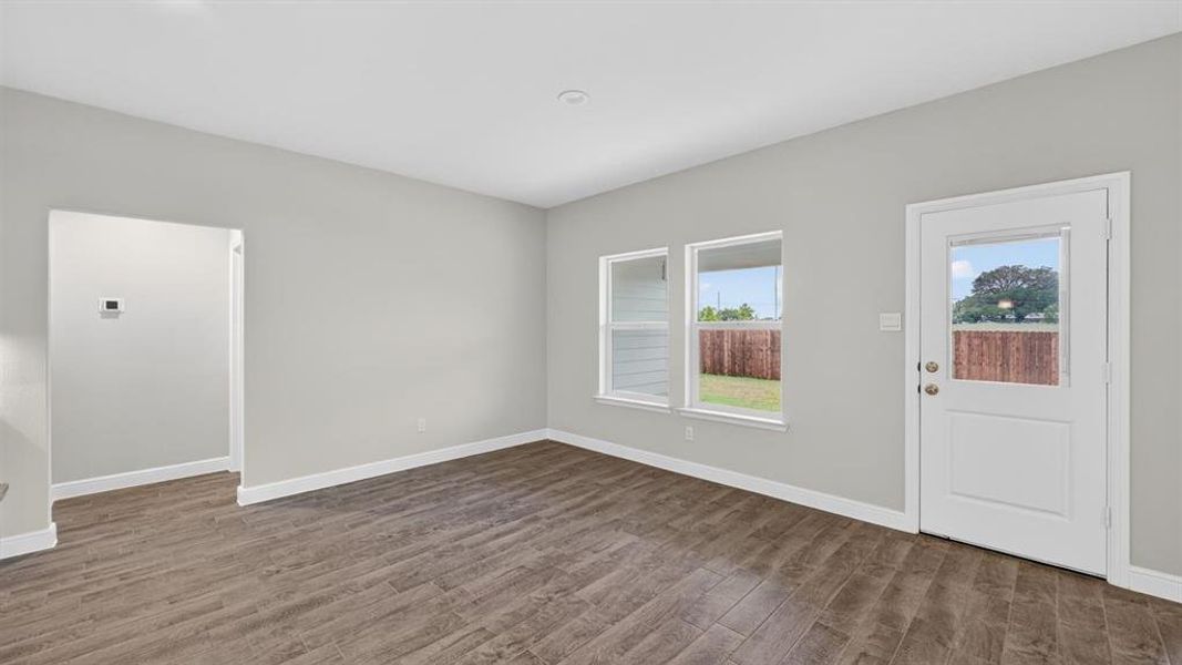 Spacious, unfurnished interior of a new home in Sandstone Estates, Granbury (Image 13).