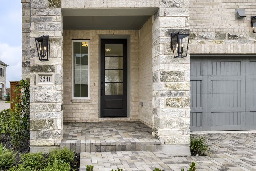 3241 Vaquero - Front Entryway