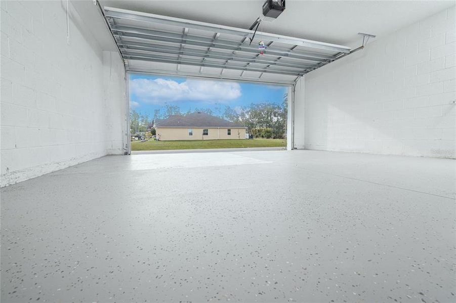Spacious, unfurnished interior of a new home in , Palm Bay (Image 13).