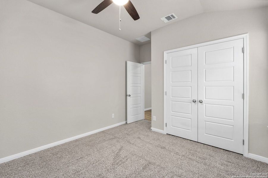 Spacious, unfurnished interior of a new home in Lark Canyon, New Braunfels (Image 15).