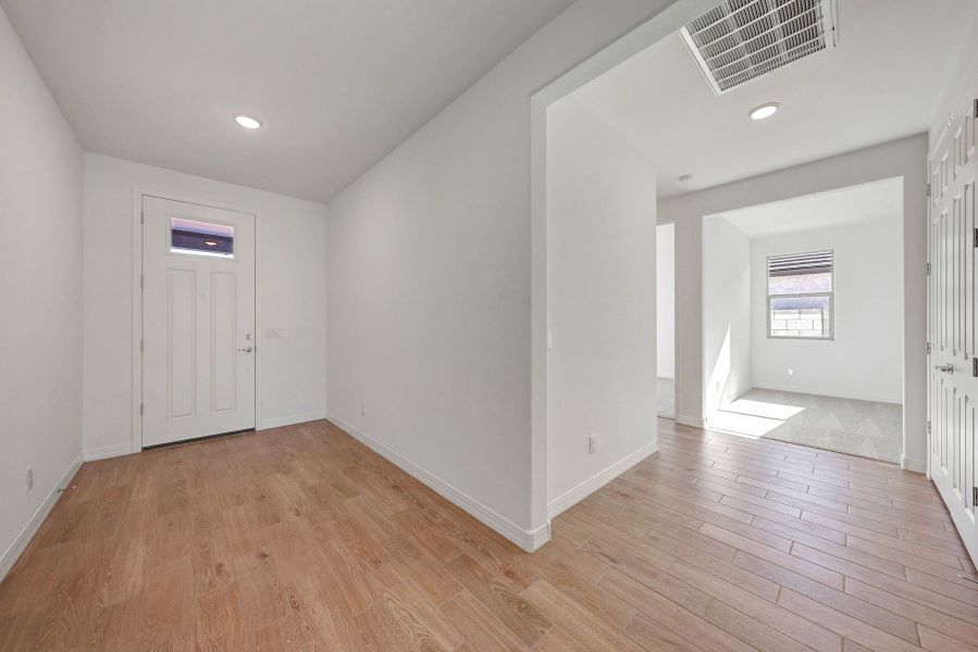 Spacious, unfurnished interior of a new home in Tierra Vistoso, Surprise (Image 5).