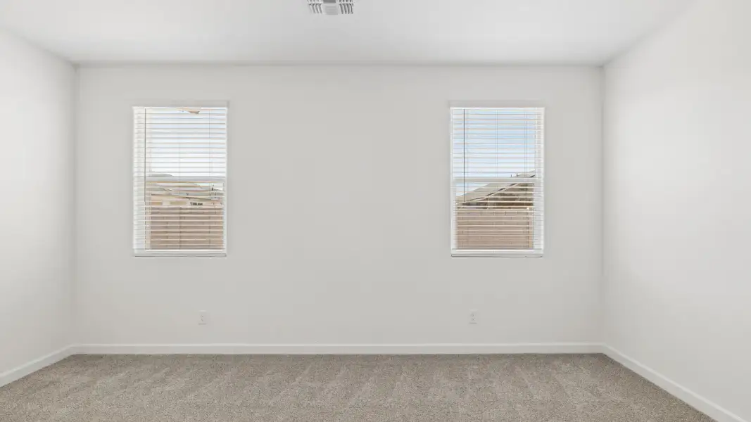 Spacious, unfurnished interior of a new home in Quail Ranch, San Tan Valley (Image 17).