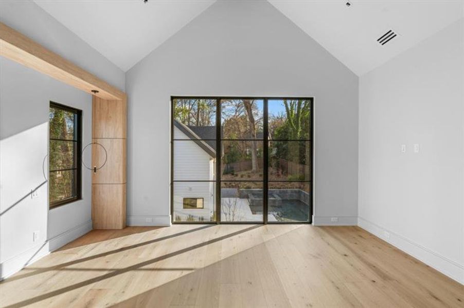 Spacious, unfurnished interior of a new home in , Atlanta (Image 20).