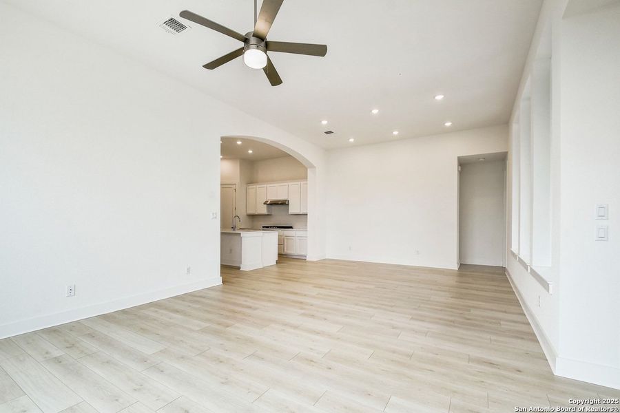 Spacious, unfurnished interior of a new home in La Cima: 50ft. lots, San Marcos (Image 14).