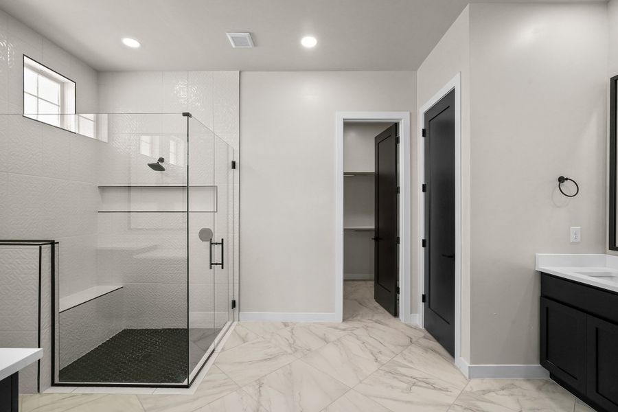 Furnished interior view inside a new home in Verdancia, El Paso (Image 25).