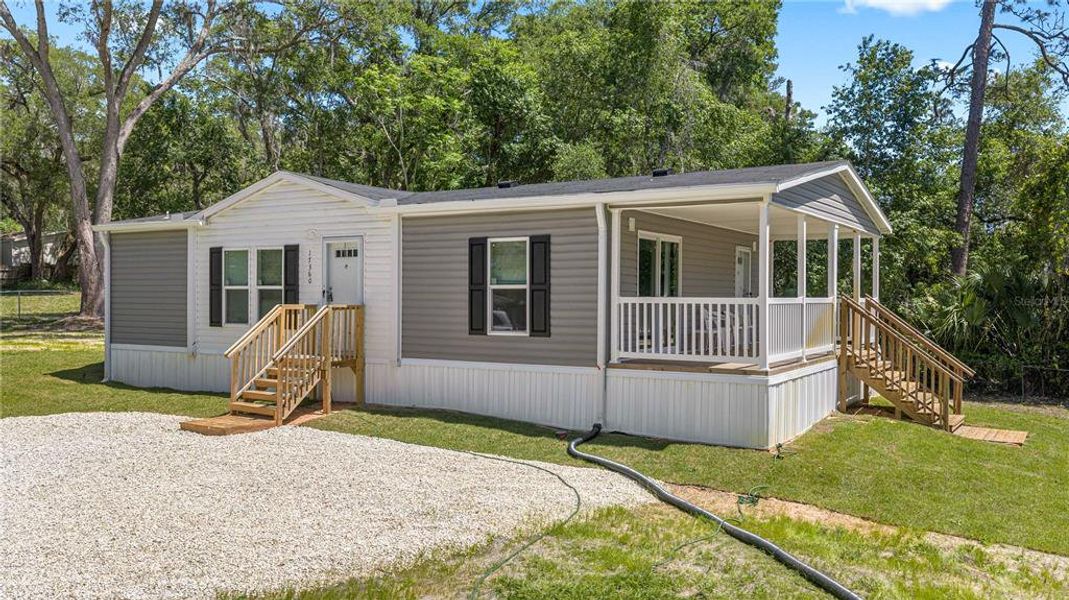 Exterior details and patio area of a home in , Ocklawaha (Image 24).
