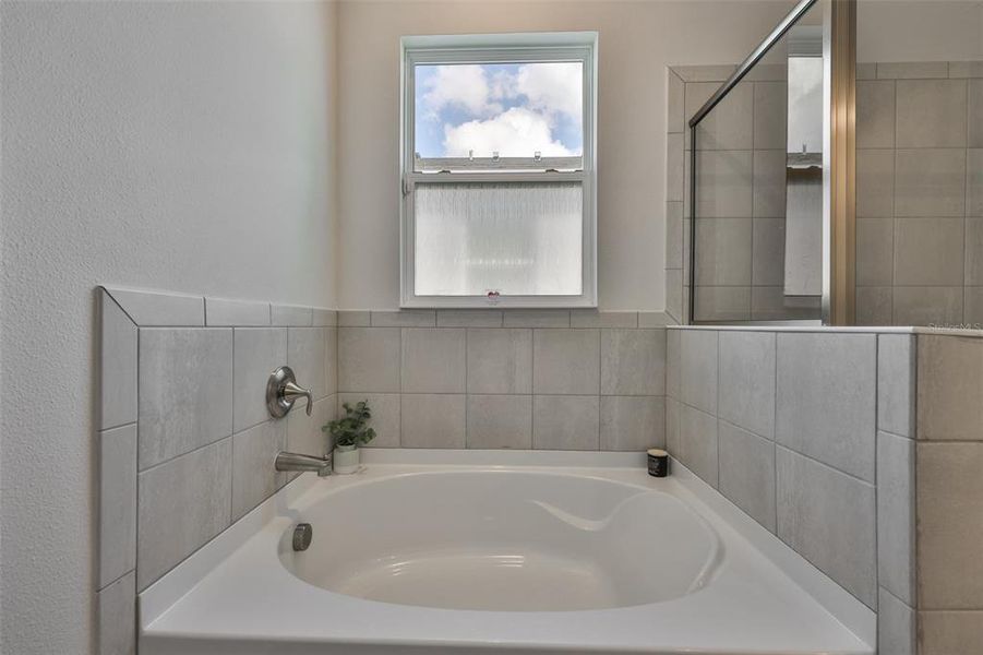 Close-up of interior finishes inside a home in Silverstone North, Palmetto (Image 20).