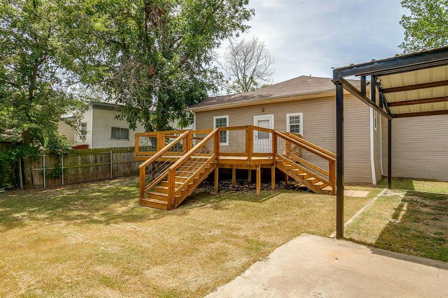Exterior details and patio area of a home in , Mineral Wells (Image 4).