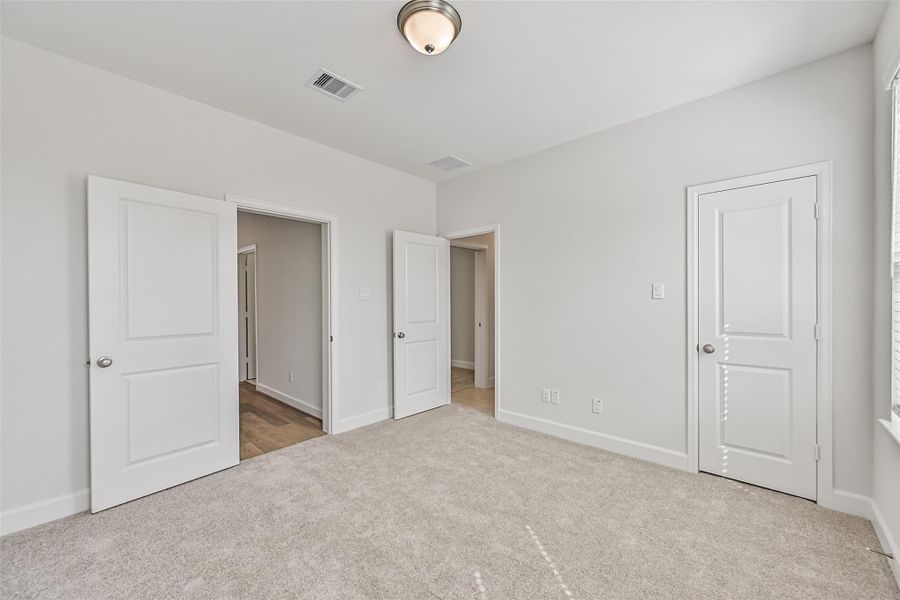 Spacious, unfurnished interior of a new home in Pearland Old Townsite, Pearland (Image 29). Spacious, unfurnished interior of a new home in Pearland Old Townsite, Pearland (Image 29).