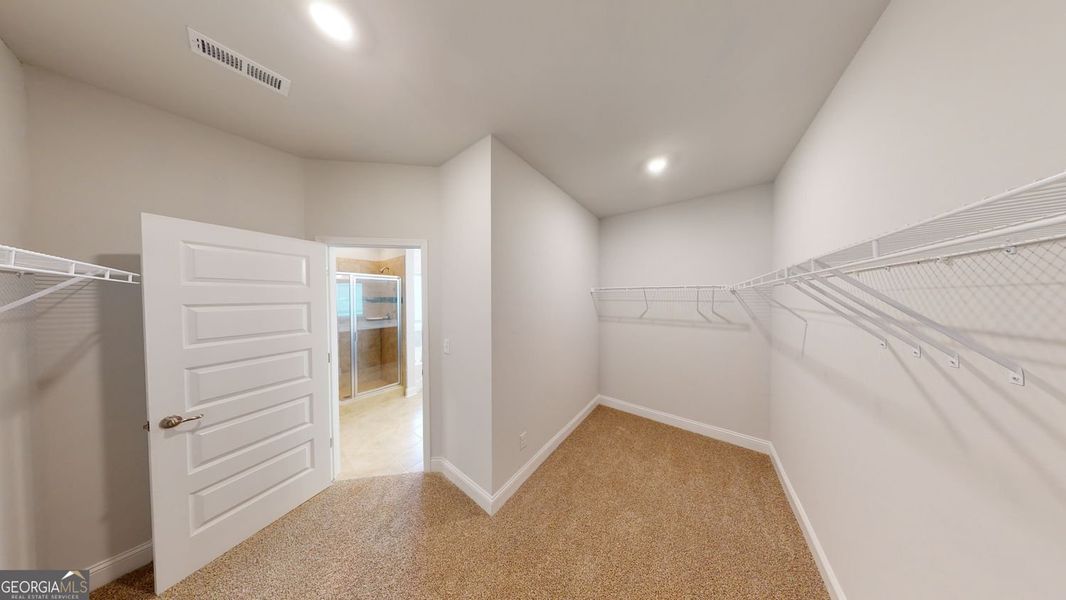 Spacious, unfurnished interior of a new home in Oakview Estates, Macon (Image 16).