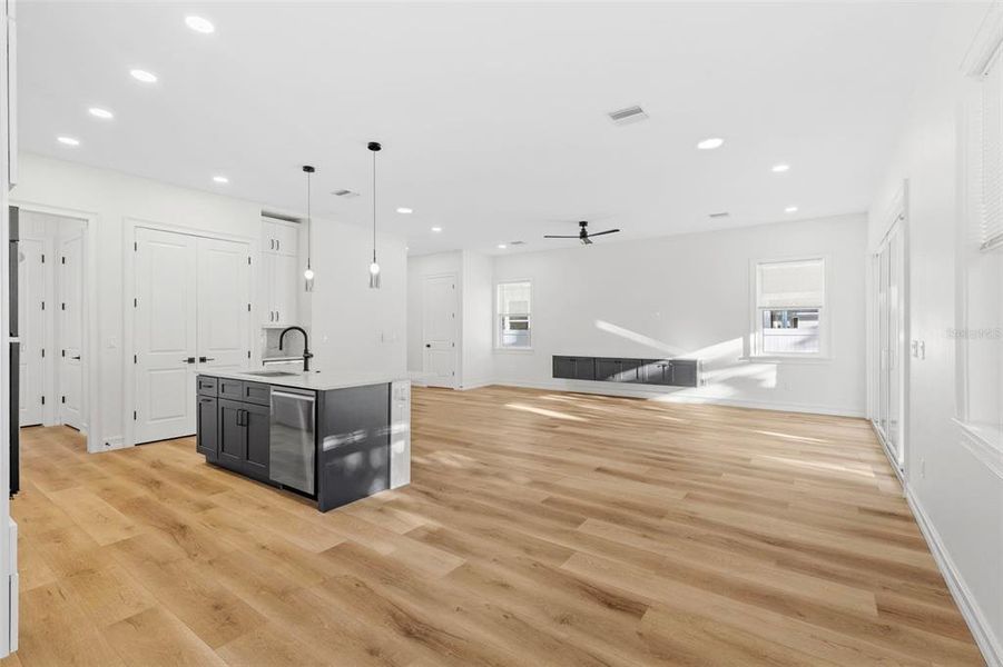 Spacious, unfurnished interior of a new home in , St. Petersburg (Image 26).