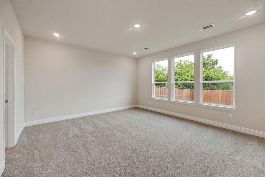 Spacious, unfurnished interior of a new home in Creekside of Crowley, Crowley (Image 19).