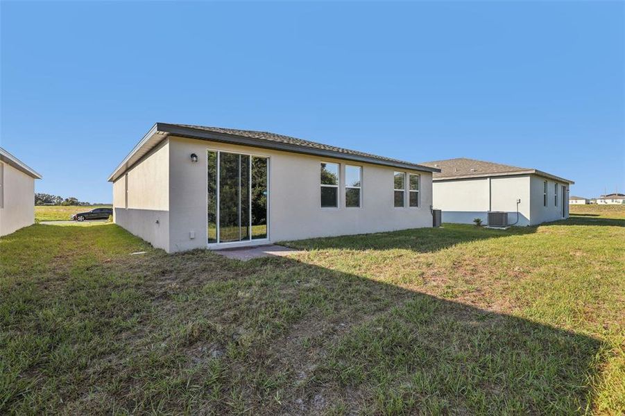 Exterior details and patio area of a home in Bradbury Creek - Signature Series, Haines City (Image 21).