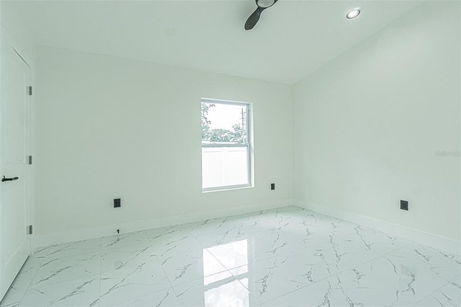 Spacious, unfurnished interior of a new home in , Tampa (Image 17).