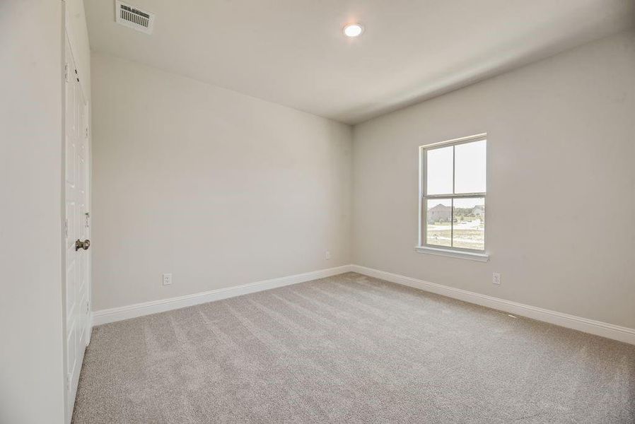 Spacious, unfurnished interior of a new home in Bayside, Rowlett (Image 16).