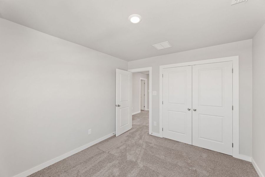 Spacious, unfurnished interior of a new home in Highland Ridge, New Braunfels (Image 31).