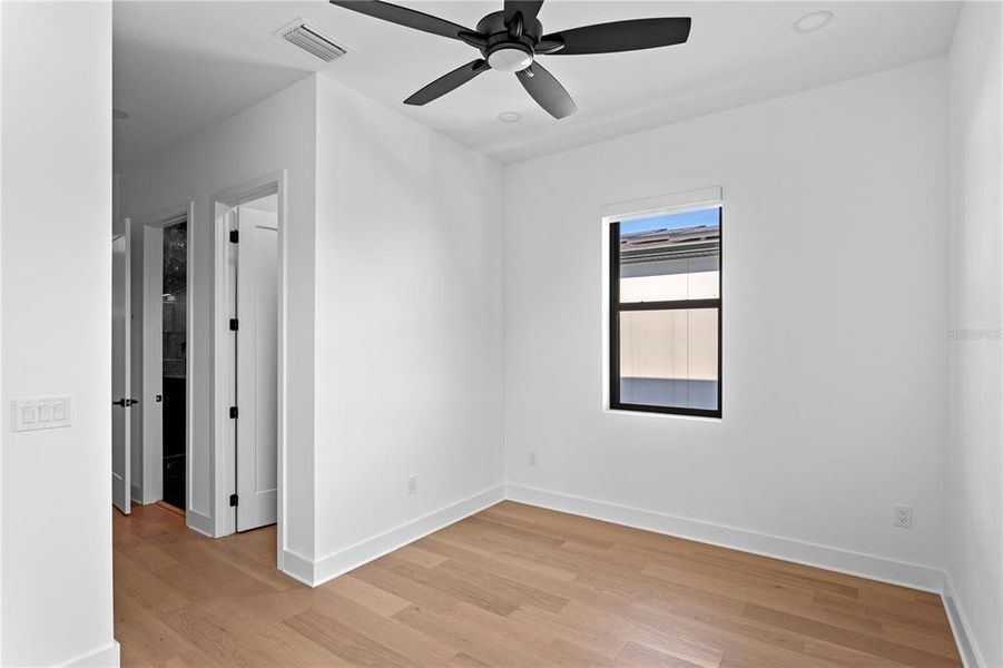 Spacious, unfurnished interior of a new home in , Tampa (Image 69).