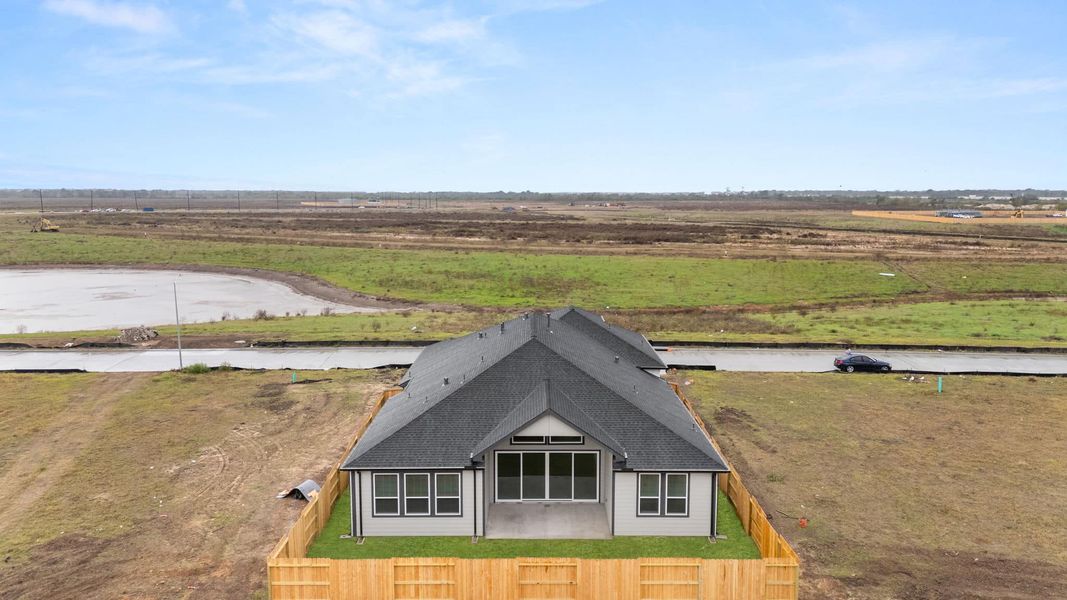 Exterior details and patio area of a home in Fulshear Lakes, Fulshear (Image 3).