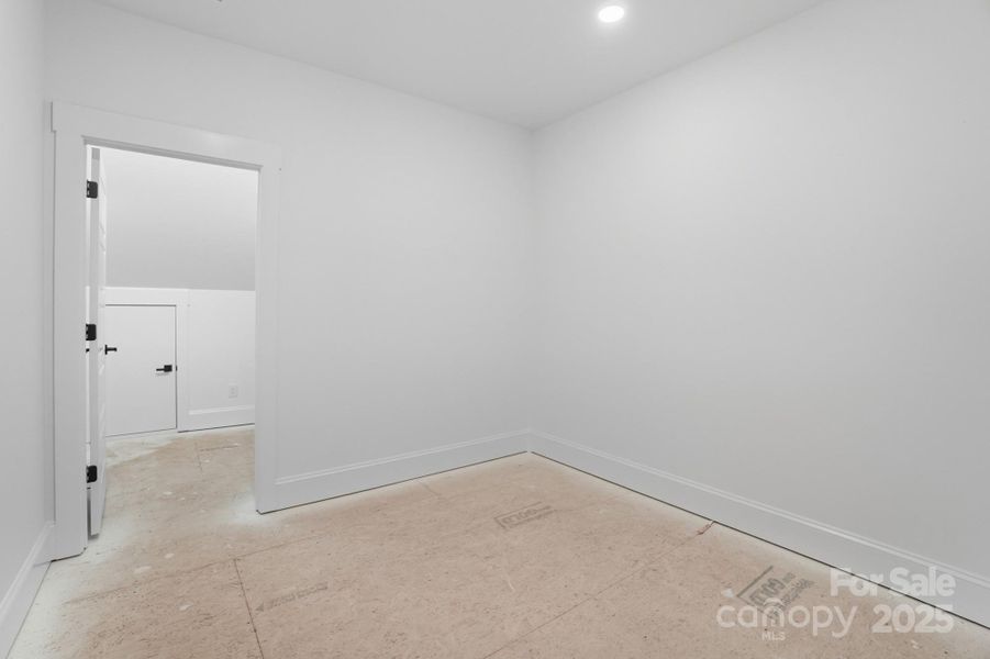 Spacious, unfurnished interior of a new home in , York (Image 26).